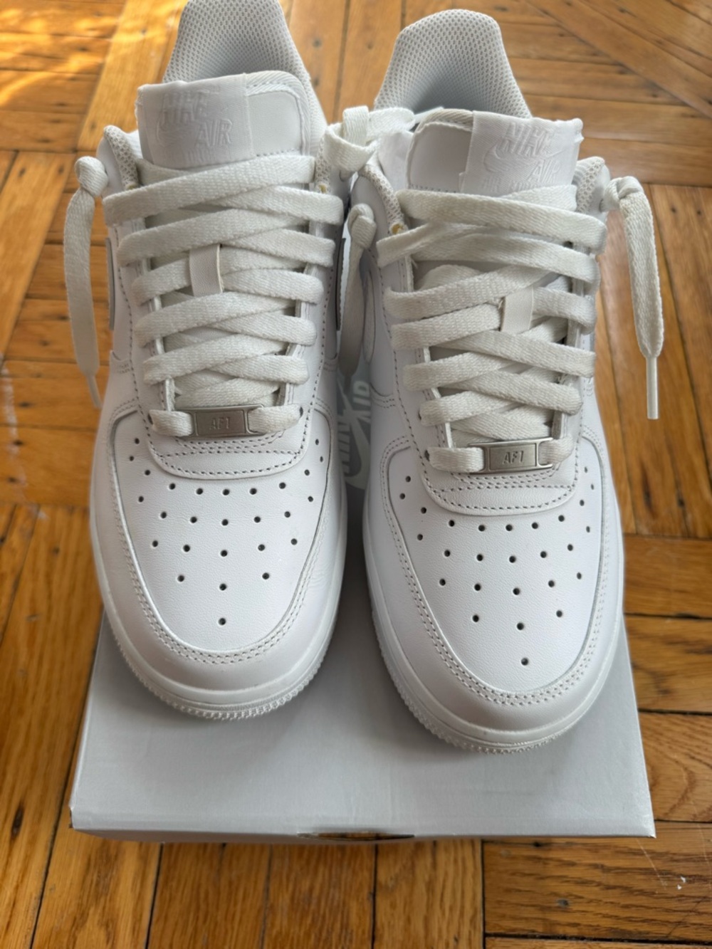 Worn Once! Woman 8.5 Nike AIR Force 1-  WORN ONCE - Picture 4 of 11